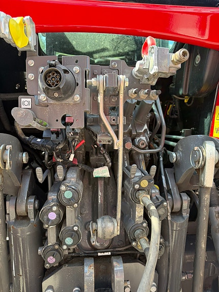 Massey Ferguson 6715S 12 of 13