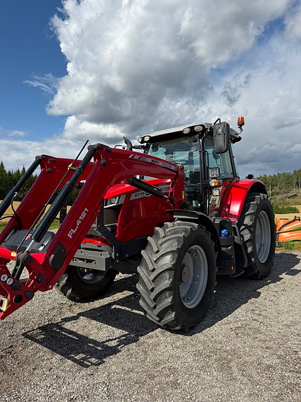 Massey Ferguson 6715S 2 of 13