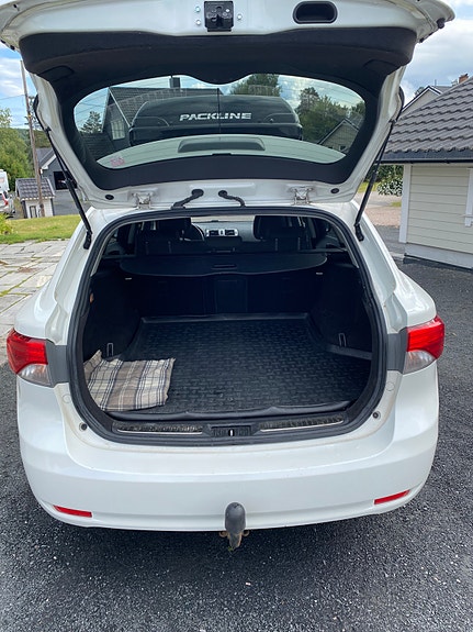Toyota Avensis 12 of 17