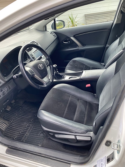 Toyota Avensis 5 of 17