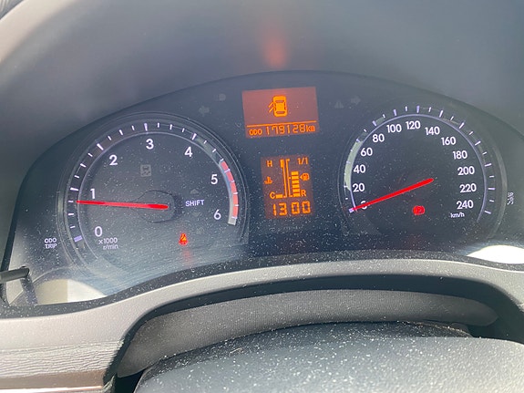 Toyota Avensis 7 of 17