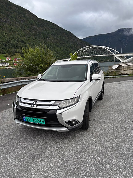 Mitsubishi Outlander 2 of 12