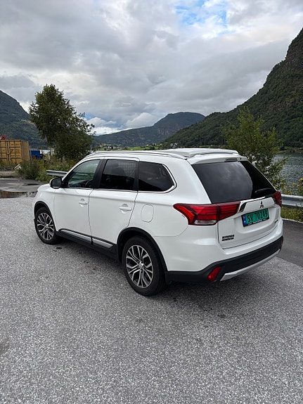 Mitsubishi Outlander 8 of 12