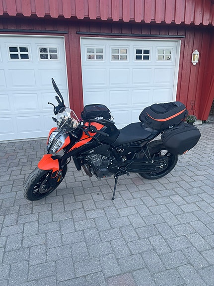 KTM 890 Duke L 14 of 16