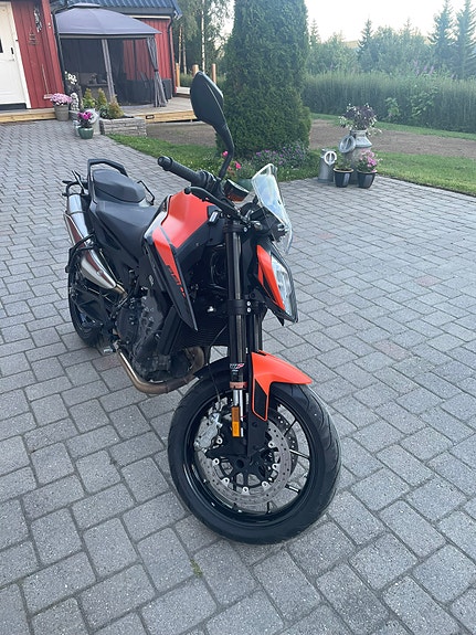 KTM 890 Duke L 8 of 16