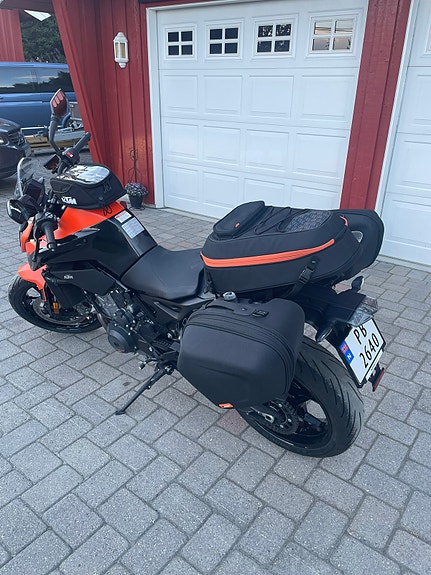 KTM 890 Duke L 9 of 16