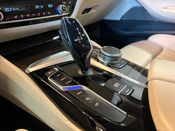 BMW 530e 22 of 30