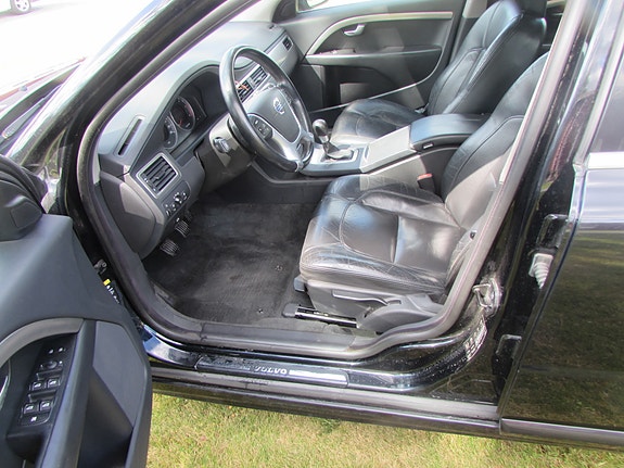 Volvo V70 7 of 11