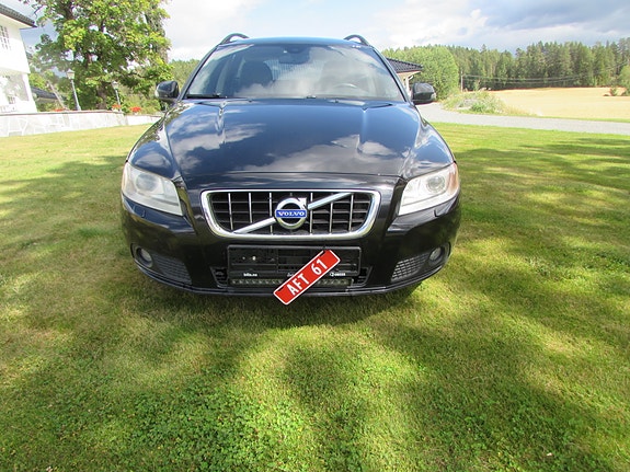 Volvo V70 3 of 11