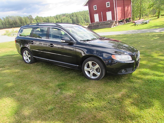 Volvo V70 2 of 11