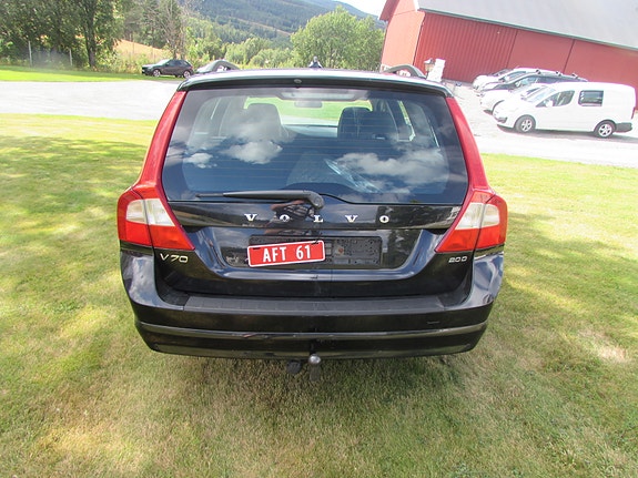 Volvo V70 4 of 11