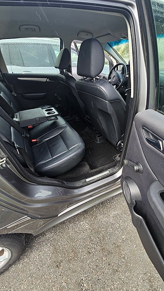 Mercedes-Benz B180 d 19 of 28