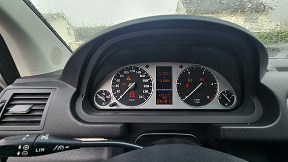 Mercedes-Benz B180 d 28 of 28