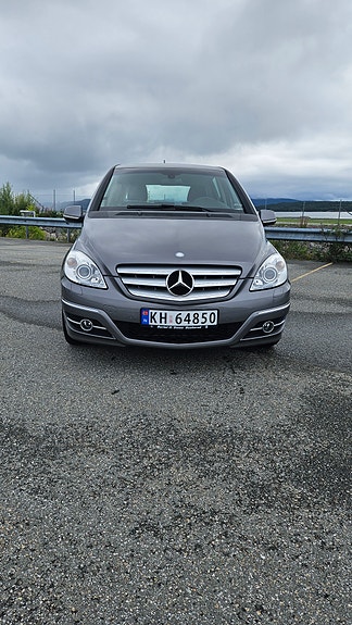 Mercedes-Benz B180 d 2 of 28