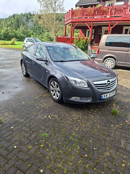 Opel Insignia 2 of 8