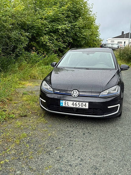 Volkswagen e-Golf VII 2 of 30