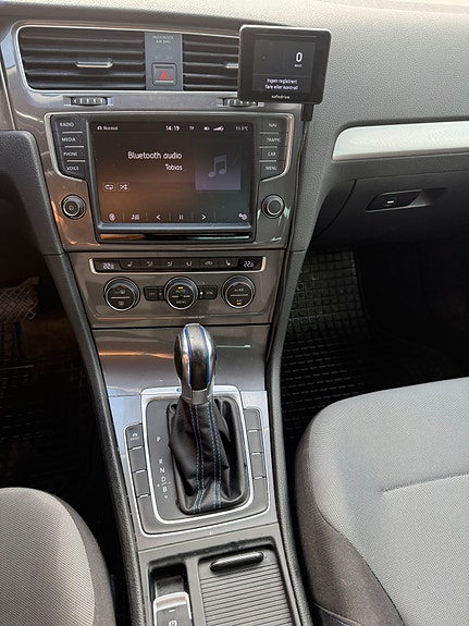 Volkswagen e-Golf VII 13 of 30