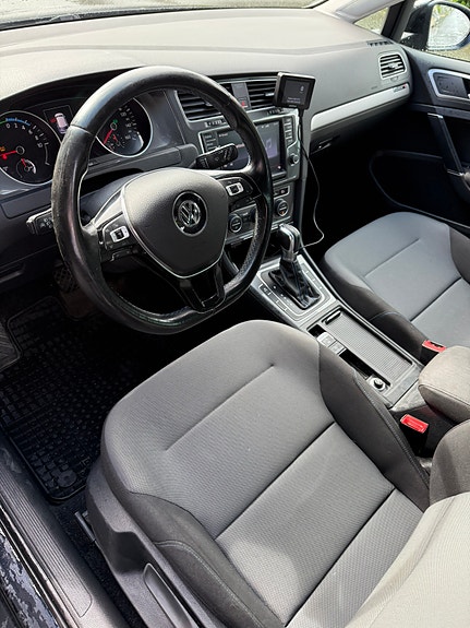 Volkswagen e-Golf VII 9 of 30
