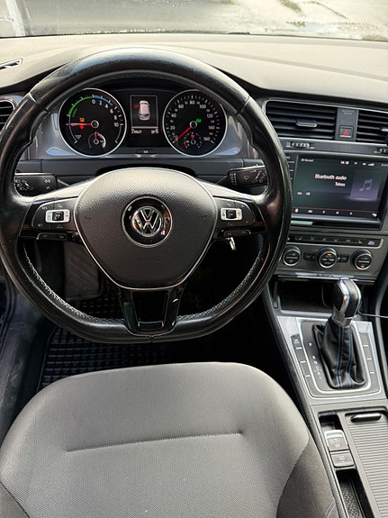 Volkswagen e-Golf VII 11 of 30