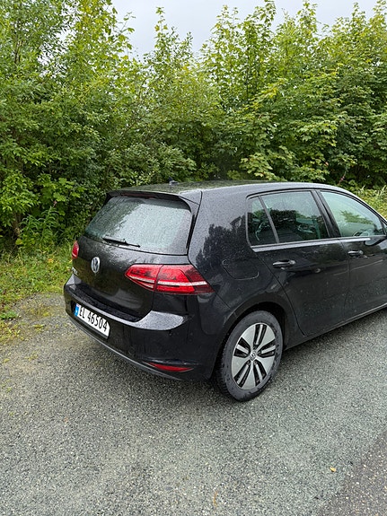 Volkswagen e-Golf VII 7 of 30