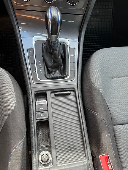 Volkswagen e-Golf VII 12 of 30