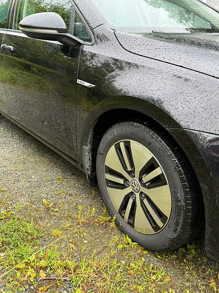 Volkswagen e-Golf VII 6 of 30