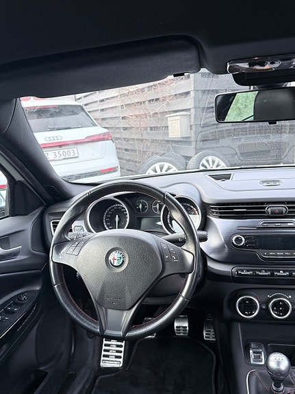 Alfa Romeo Giulietta 13 of 19