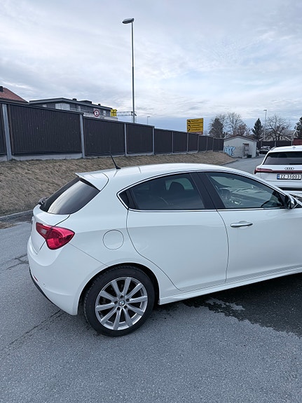Alfa Romeo Giulietta 3 of 19