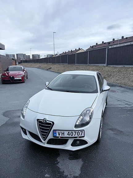 Alfa Romeo Giulietta 2 of 19