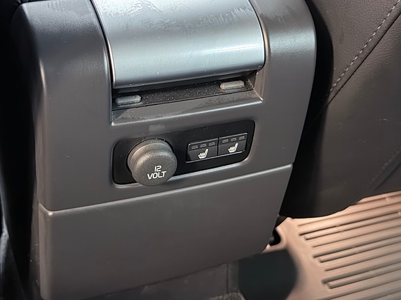 Volvo V70 24 of 30