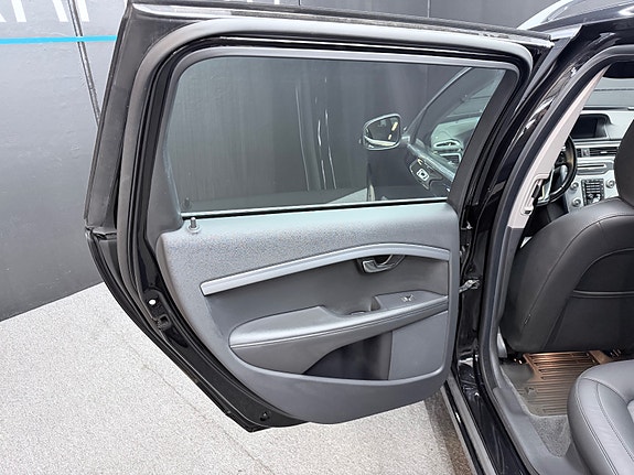 Volvo V70 22 of 30