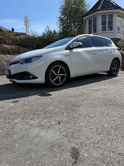 Toyota Auris 7 of 25