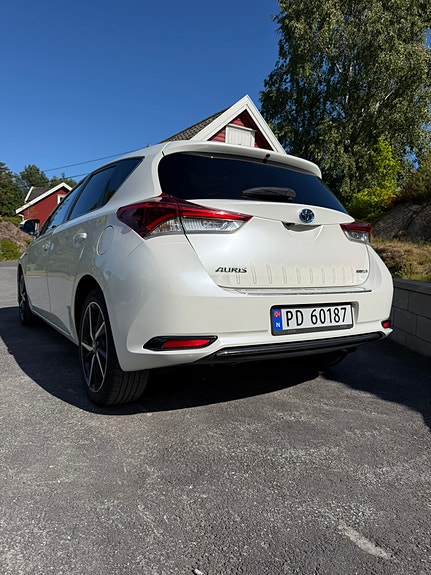 Toyota Auris 5 of 25