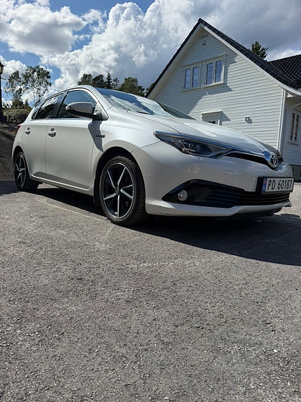 Toyota Auris 22 of 25