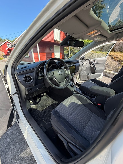 Toyota Auris 11 of 25