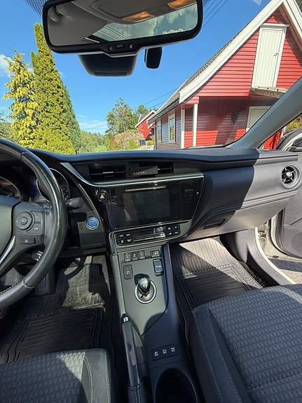 Toyota Auris 10 of 25