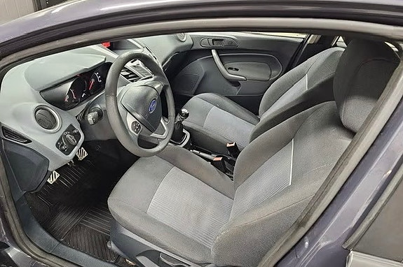 Ford Fiesta 9 of 15