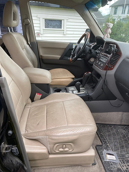 Mitsubishi Pajero 6 of 13