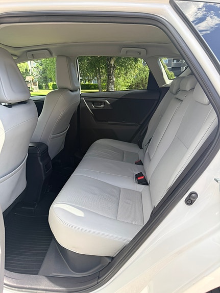 Toyota Auris 12 of 20