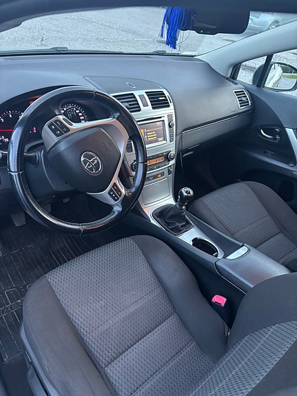 Toyota Avensis 5 of 9