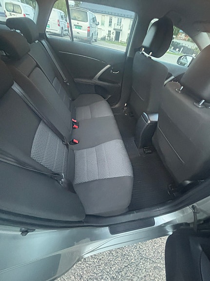 Toyota Avensis 7 of 9