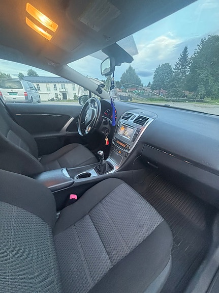 Toyota Avensis 4 of 9