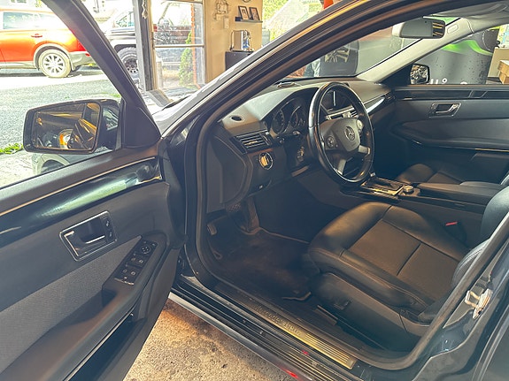 Mercedes-Benz E220 d 9 of 23
