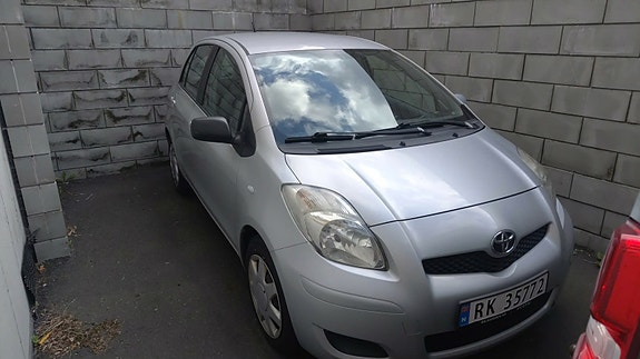 Toyota Yaris 3 of 5