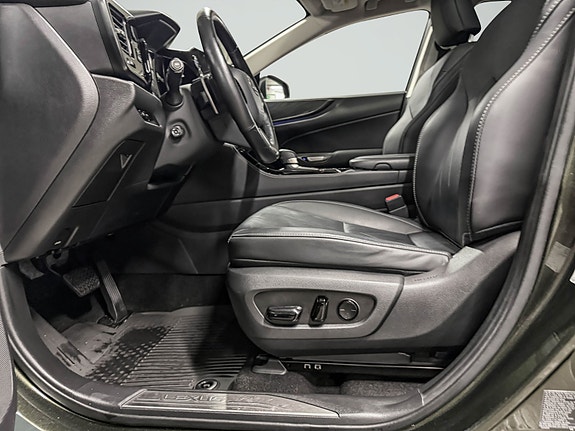 Lexus NX450h 16 of 30