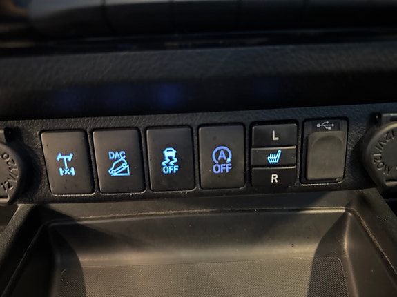Toyota HiLux 23 of 25