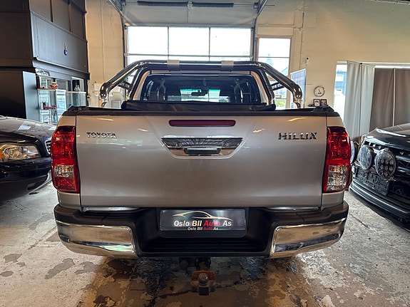 Toyota HiLux 7 of 25