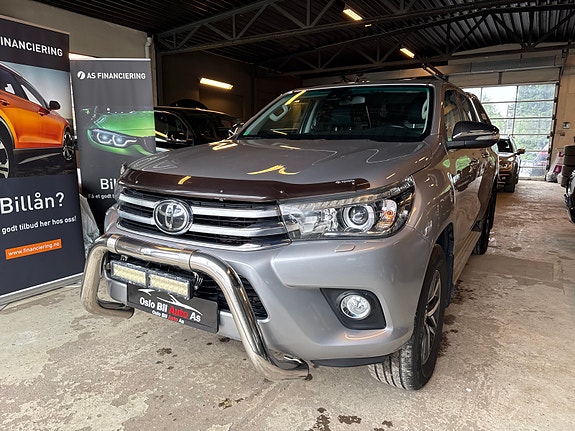 Toyota HiLux 3 of 25