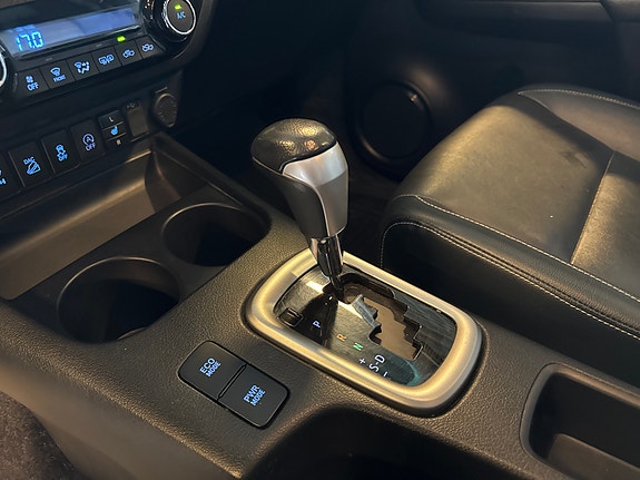 Toyota HiLux 16 of 25