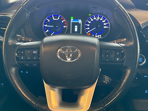 Toyota HiLux 15 of 25